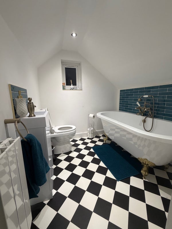 Room Chaworth Road in Gedling