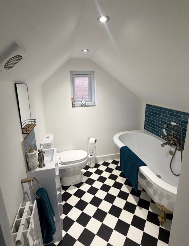 Room Chaworth Road in Gedling