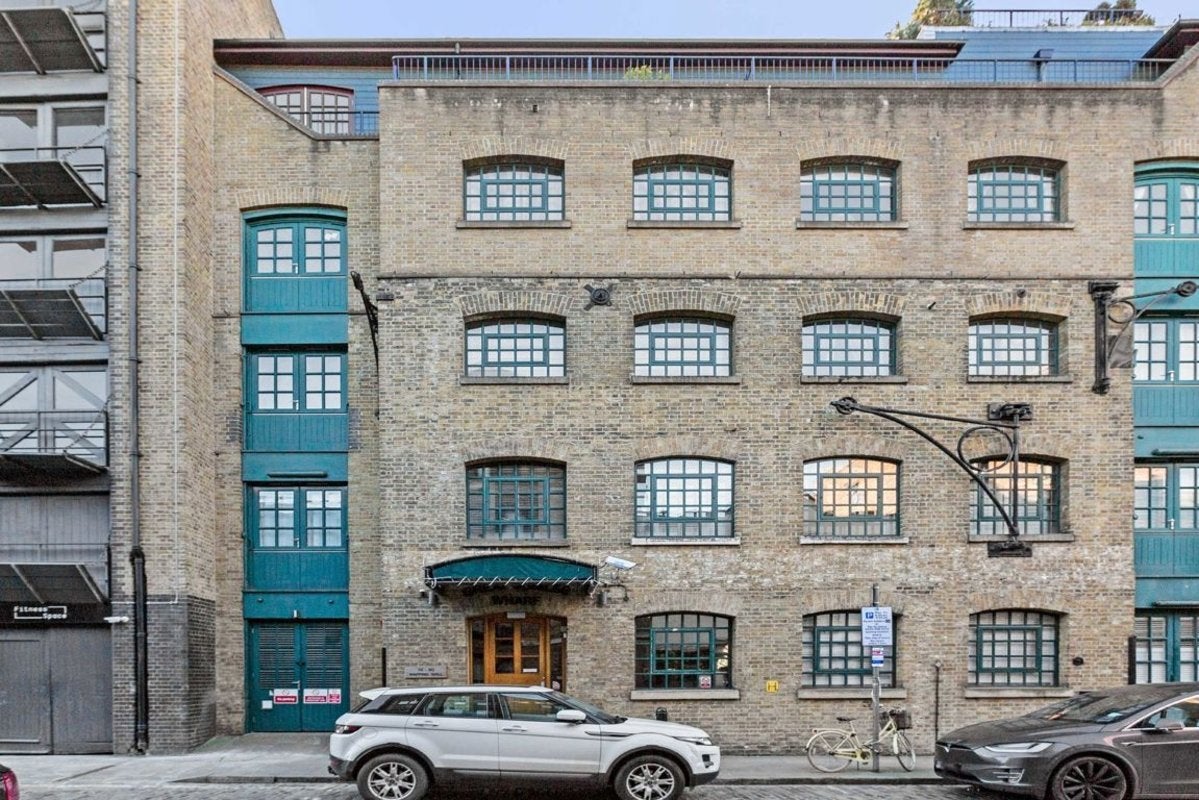 Flat Wapping Wall in Greater London