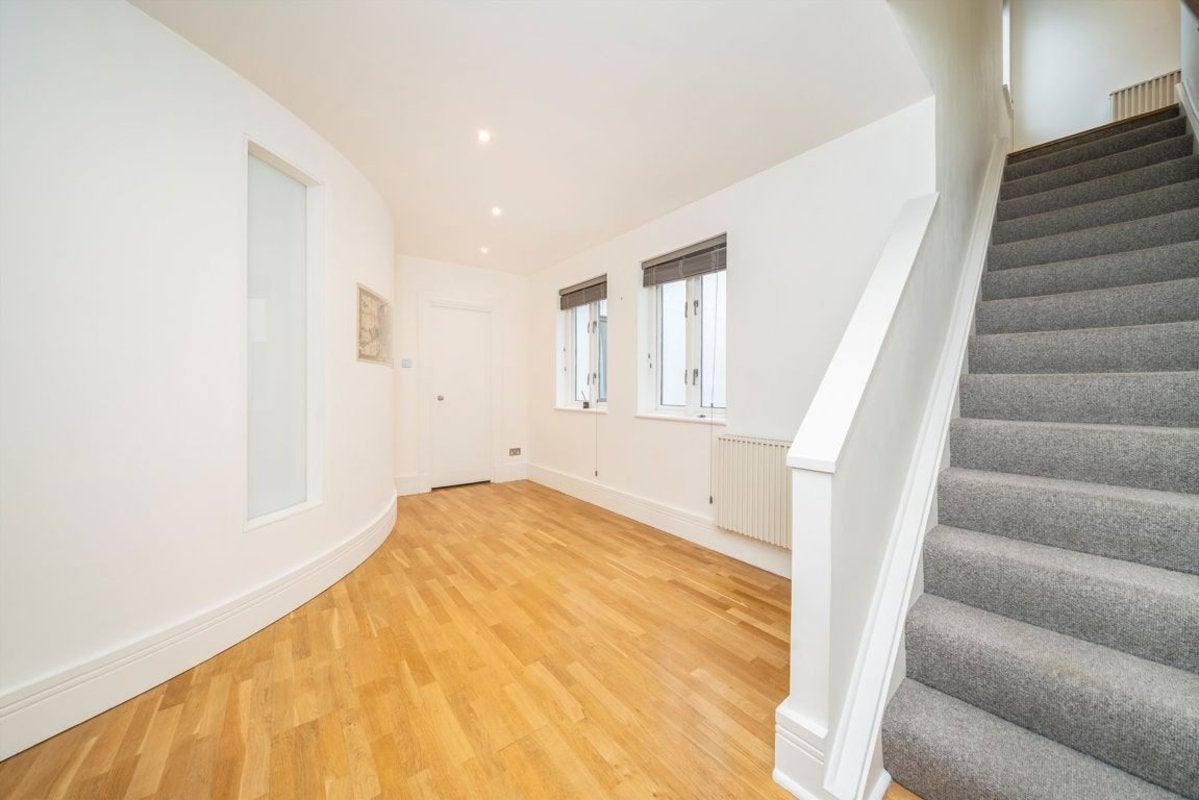 Flat Wapping Wall in Greater London