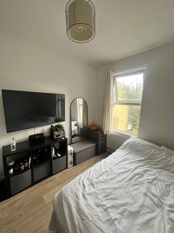 Room Stock Street in Greater London