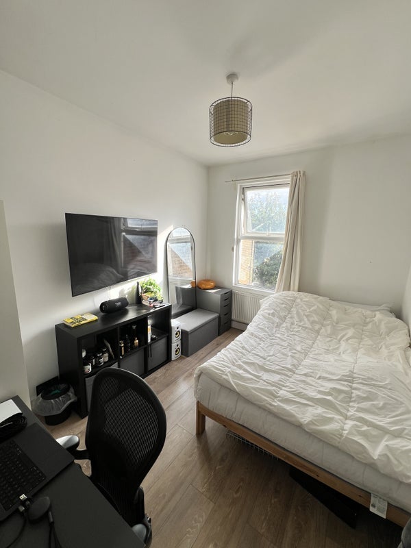 Room Stock Street in Greater London