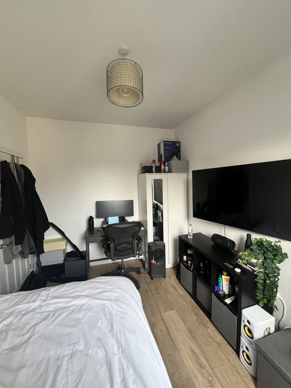 Room Stock Street in Greater London