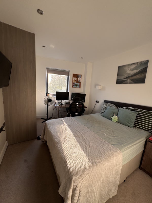 Room Horn Lane in Greater London