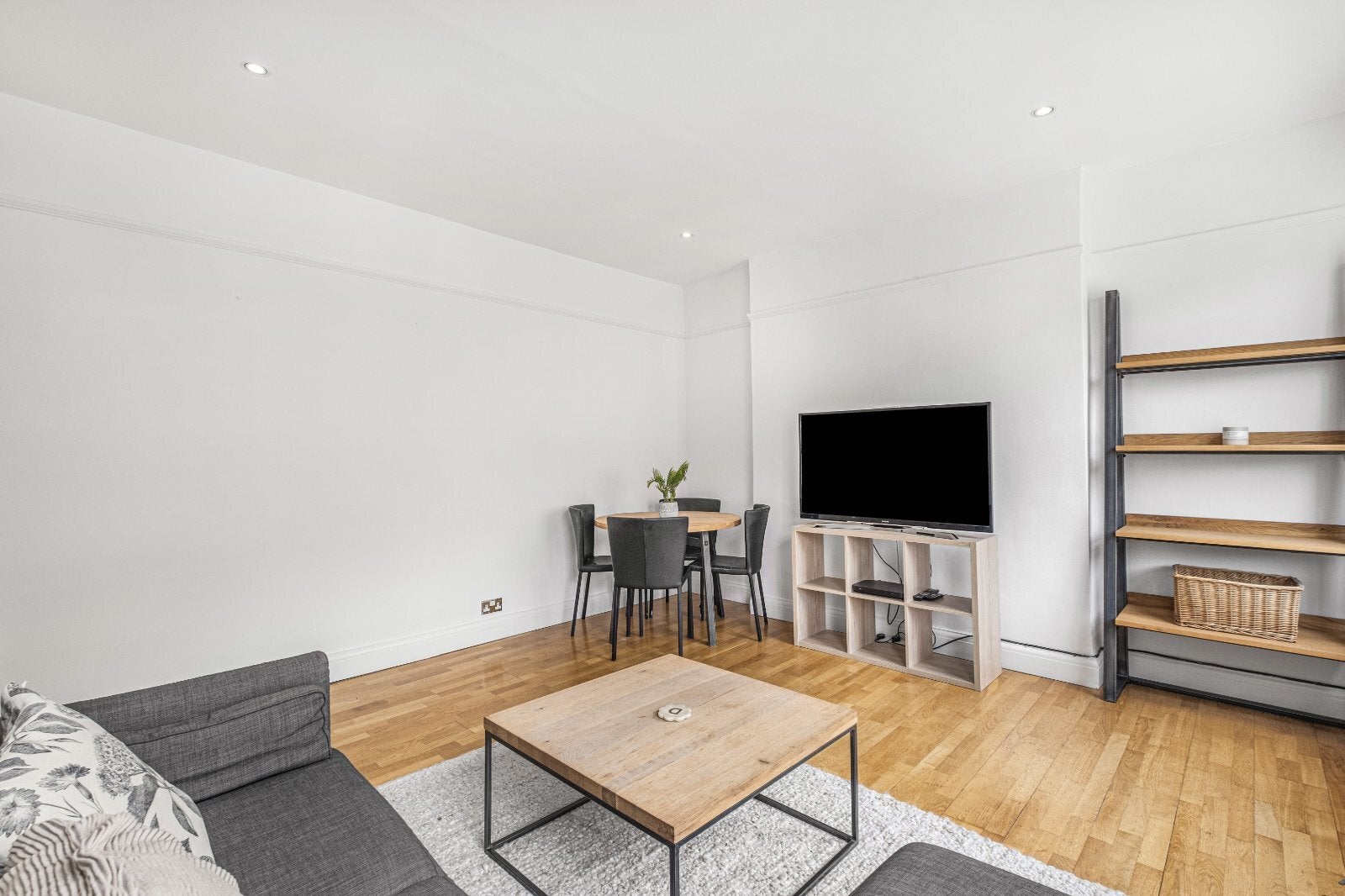 Flat Denbigh Street in City of Westminster