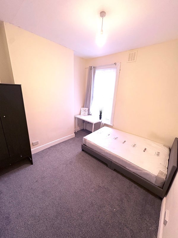 Room Foxberry Road in Greater London