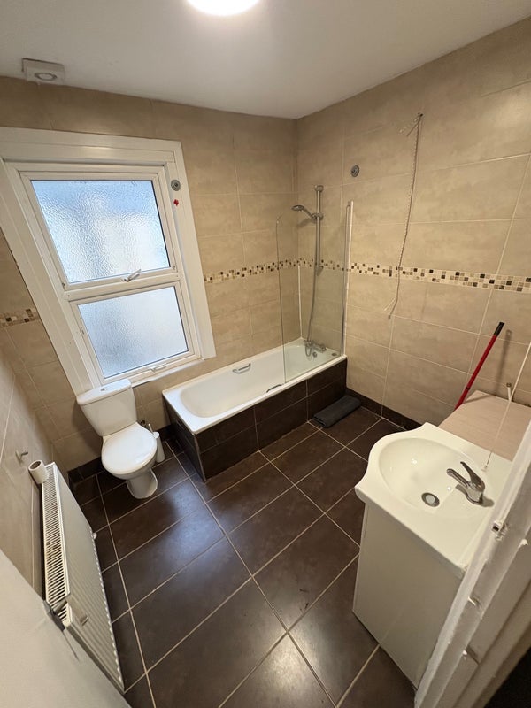 Room Foxberry Road in Greater London