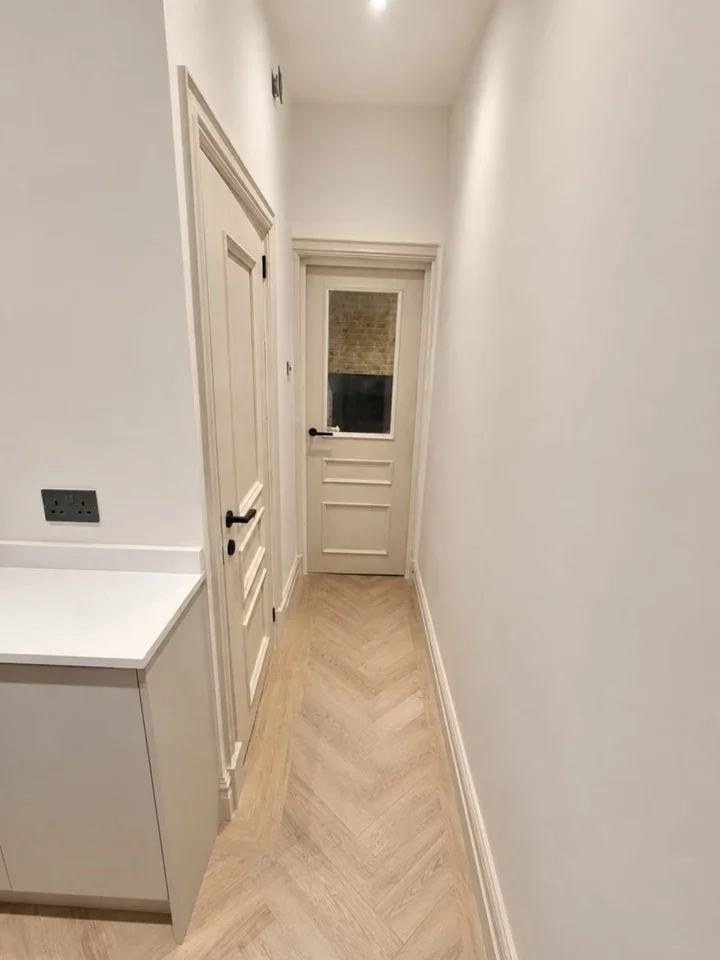 Flat Peckham Road in Greater London