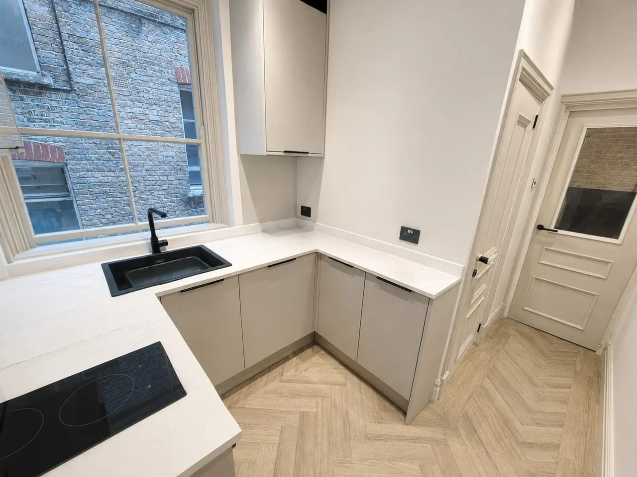 Flat Peckham Road in Greater London