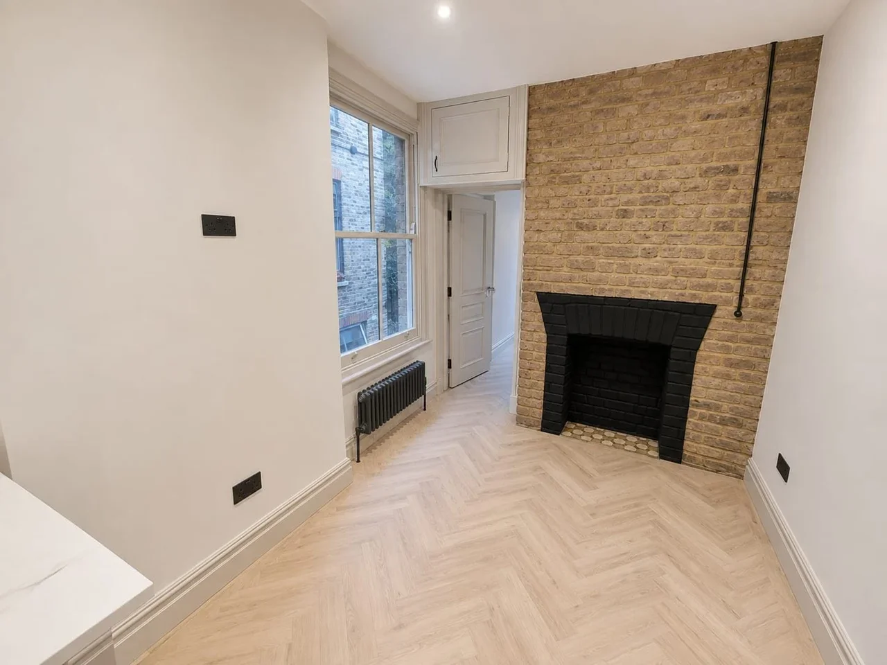 Flat Peckham Road in Greater London