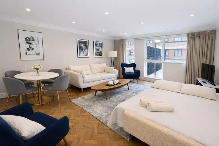 Flat Crown Court in City of Westminster
