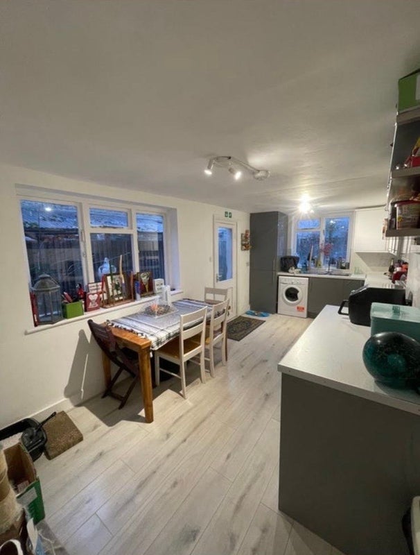 Room Gosterwood Street in Greater London