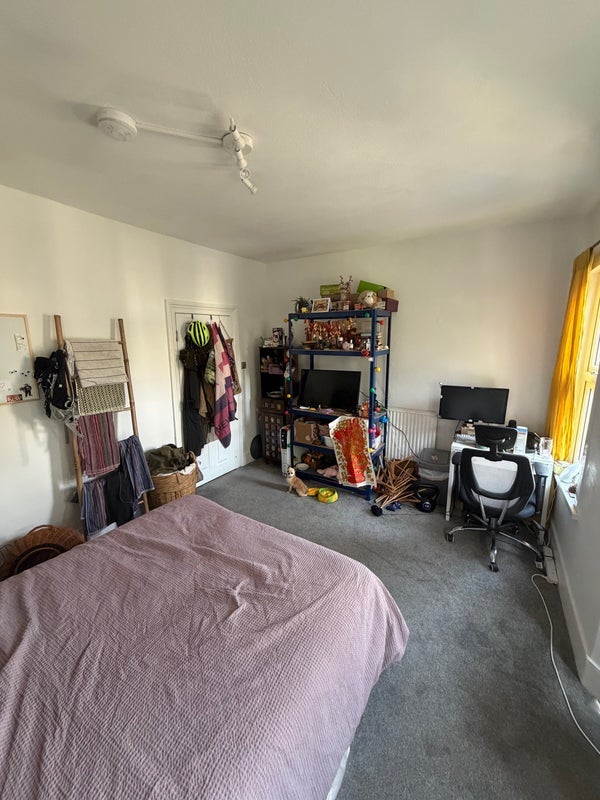 Room Gosterwood Street in Greater London