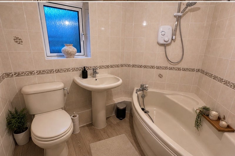 Room Middlebere Crescent in Poole