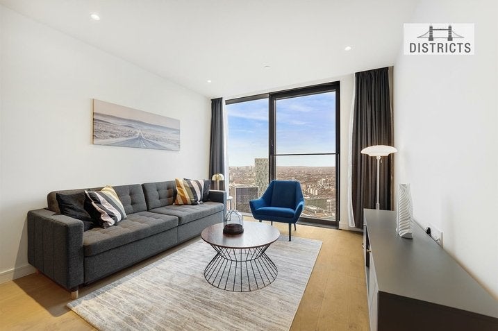 Flat South Quay Walk in Greater London