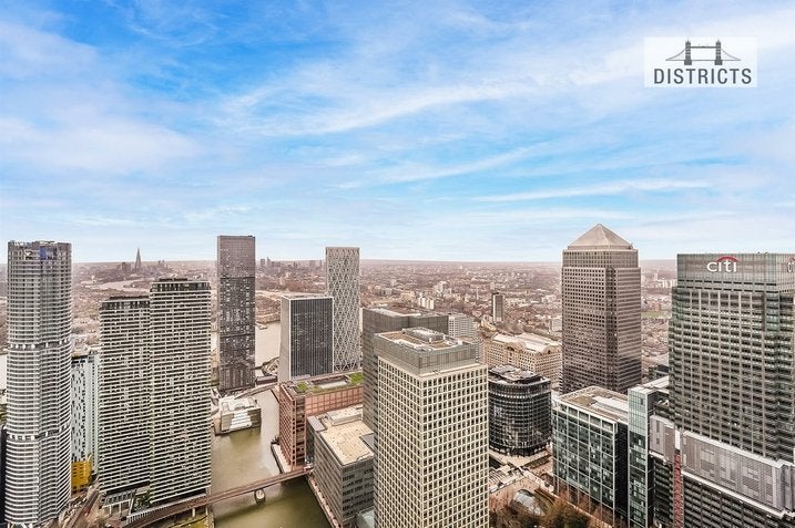 Flat South Quay Walk in Greater London