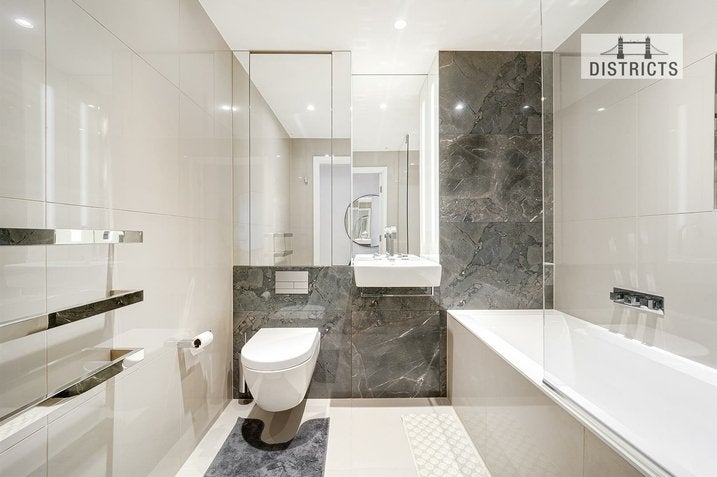 Flat South Quay Walk in Greater London