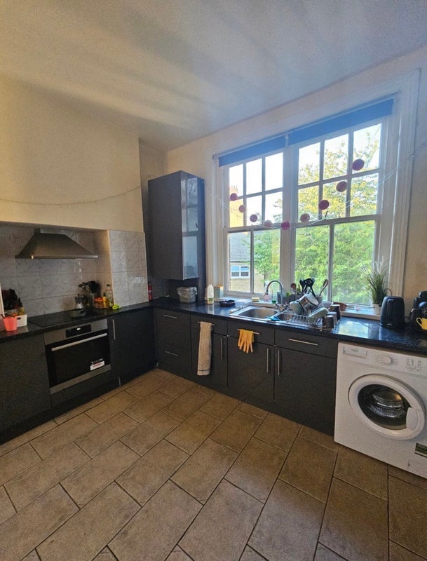 Flat Elgin Avenue in City of Westminster