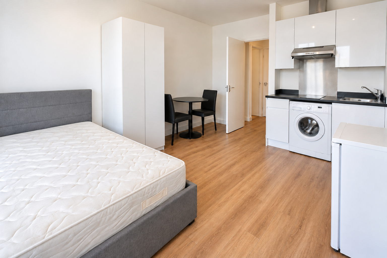 Flat Perryn Road in Greater London