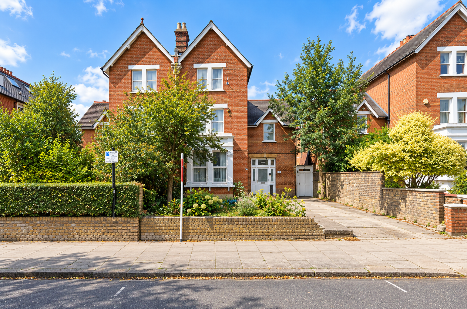 Flat Perryn Road in Greater London