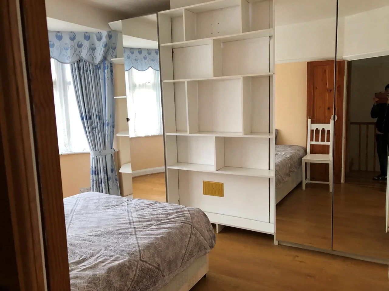 Room Falcon Crescent in Greater London
