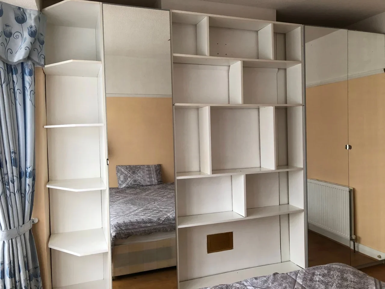 Room Falcon Crescent in Greater London
