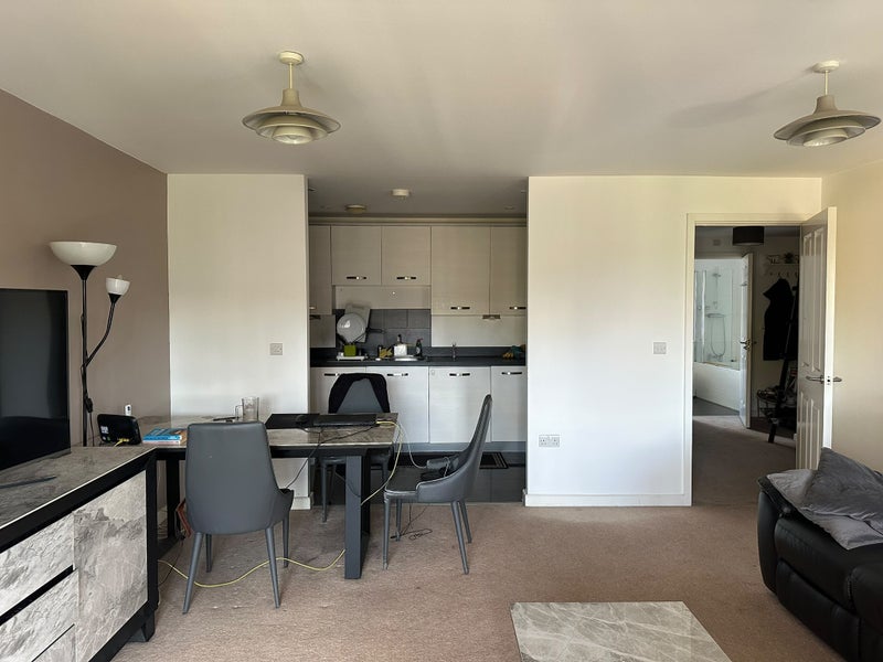 Room Mullins Place in Greater London