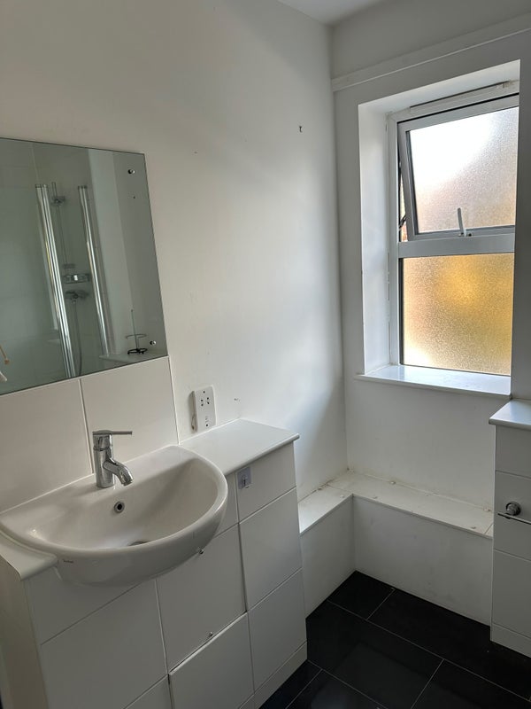 Room Mullins Place in Greater London
