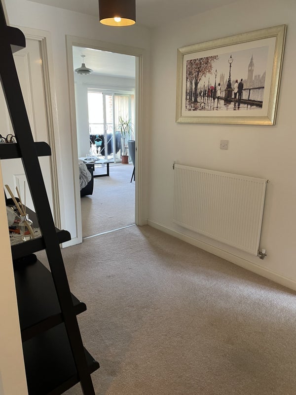 Room Mullins Place in Greater London