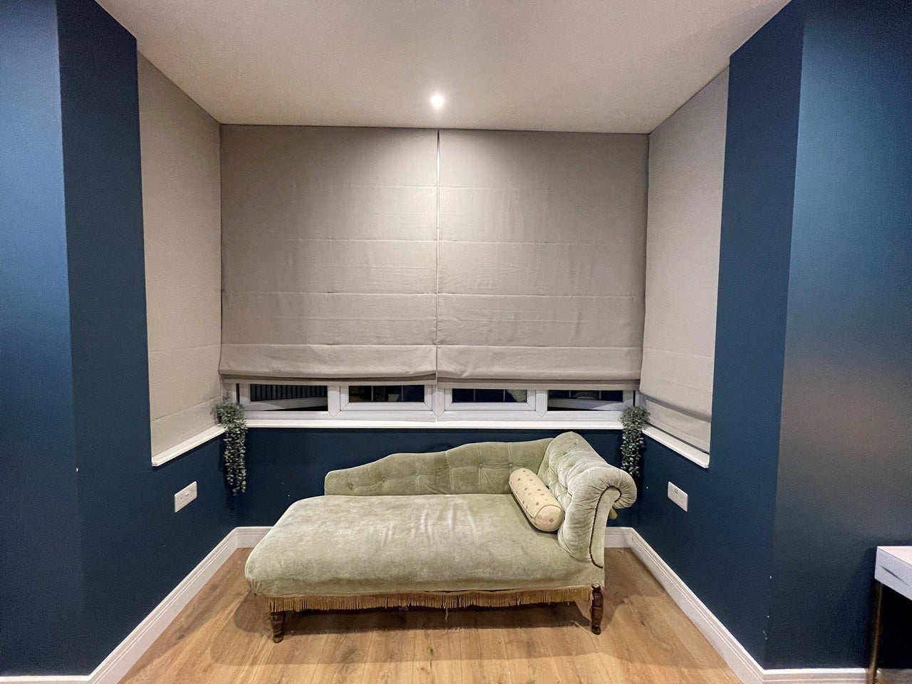 Room District Road in Greater London