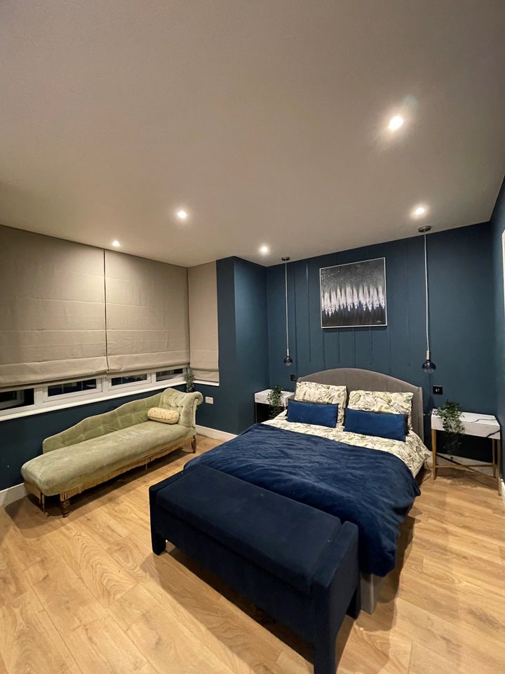 Room District Road in Greater London