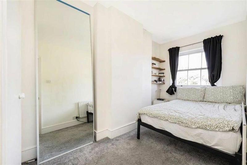 Room Surrey Square in Greater London