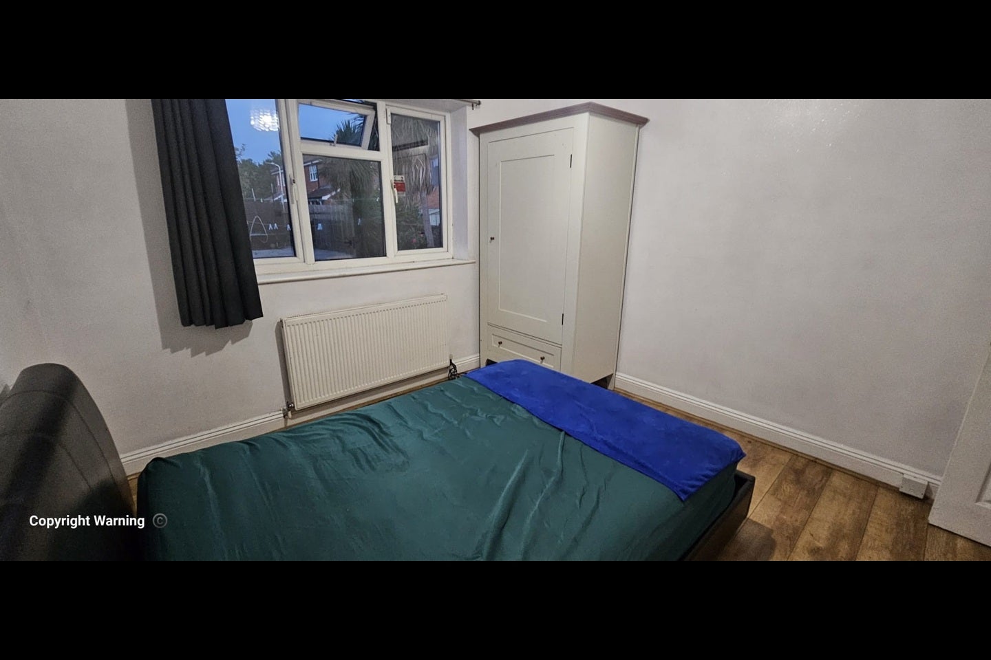 Room Douglas Crescent in Greater London