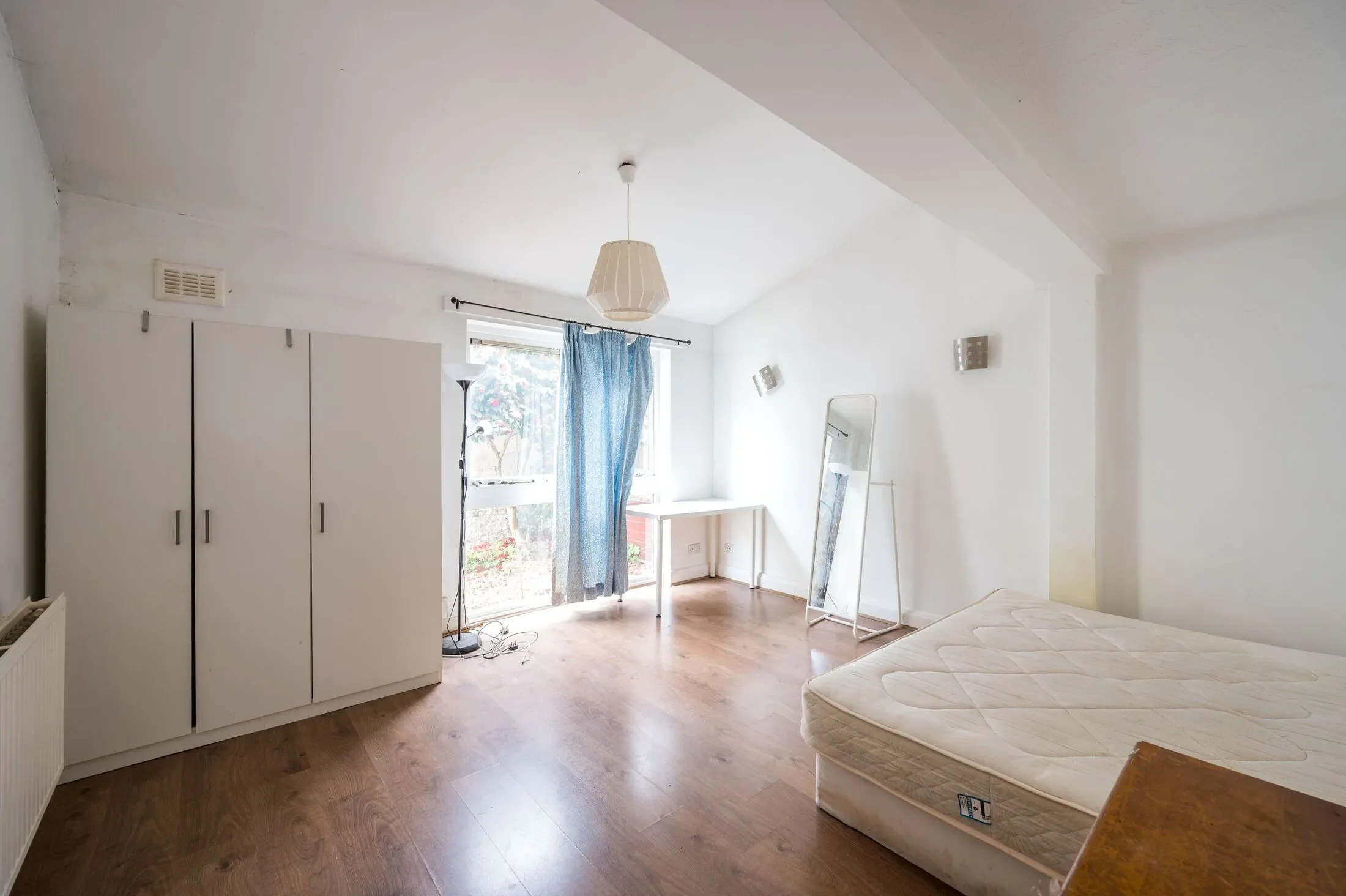 Flat Cleveland Way in Greater London