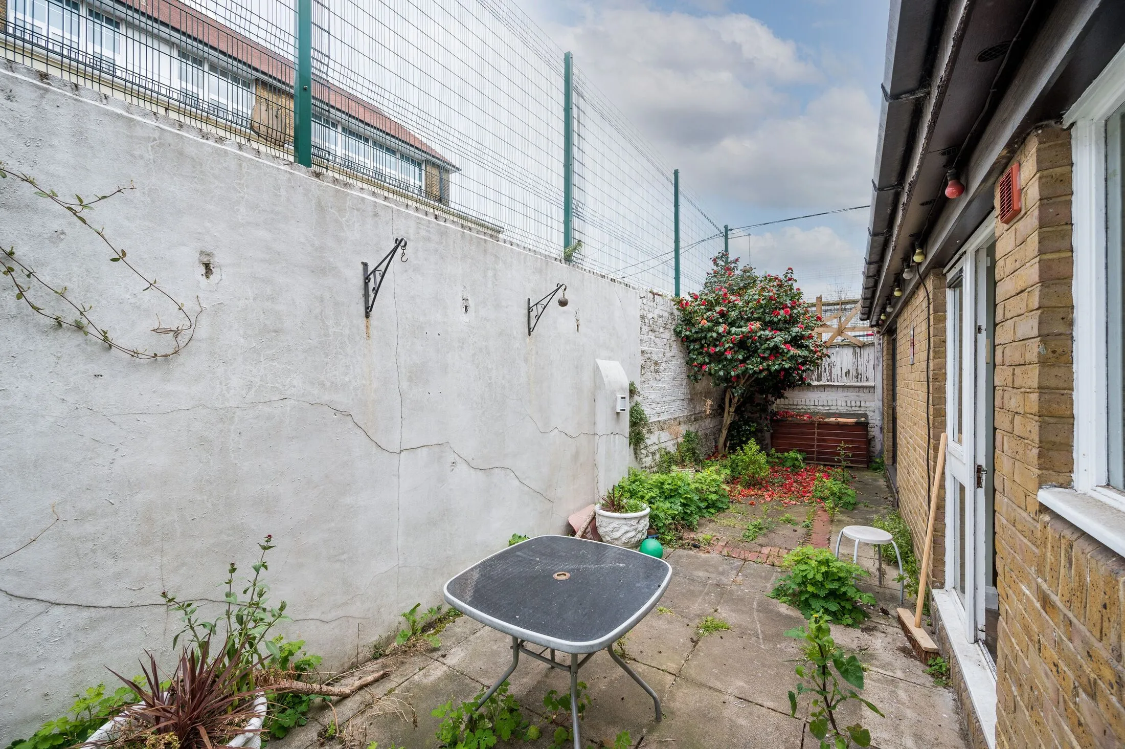 Flat Cleveland Way in Greater London