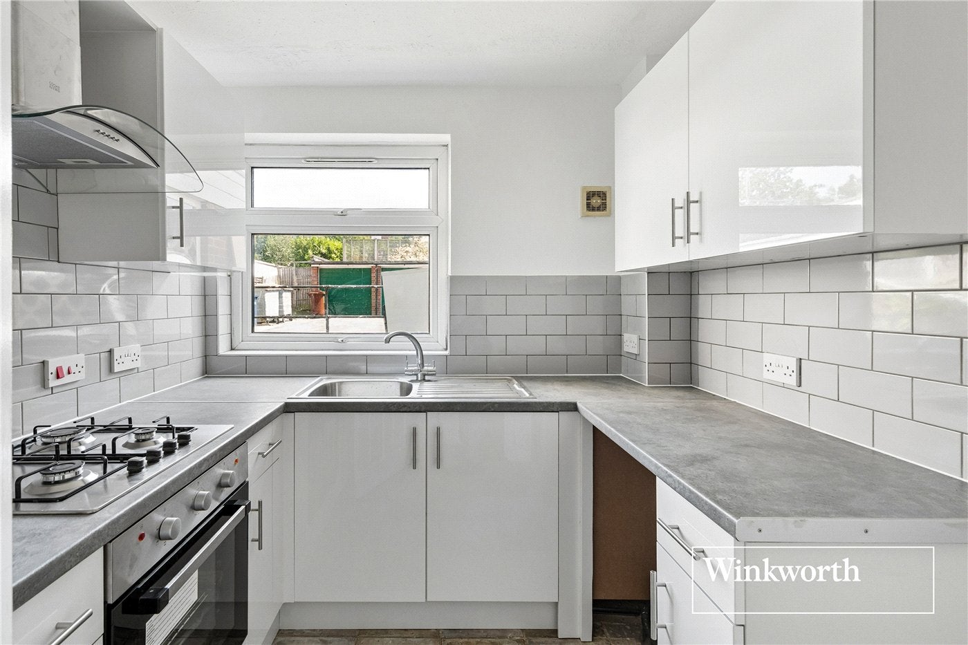 Flat Dollis Avenue in Greater London
