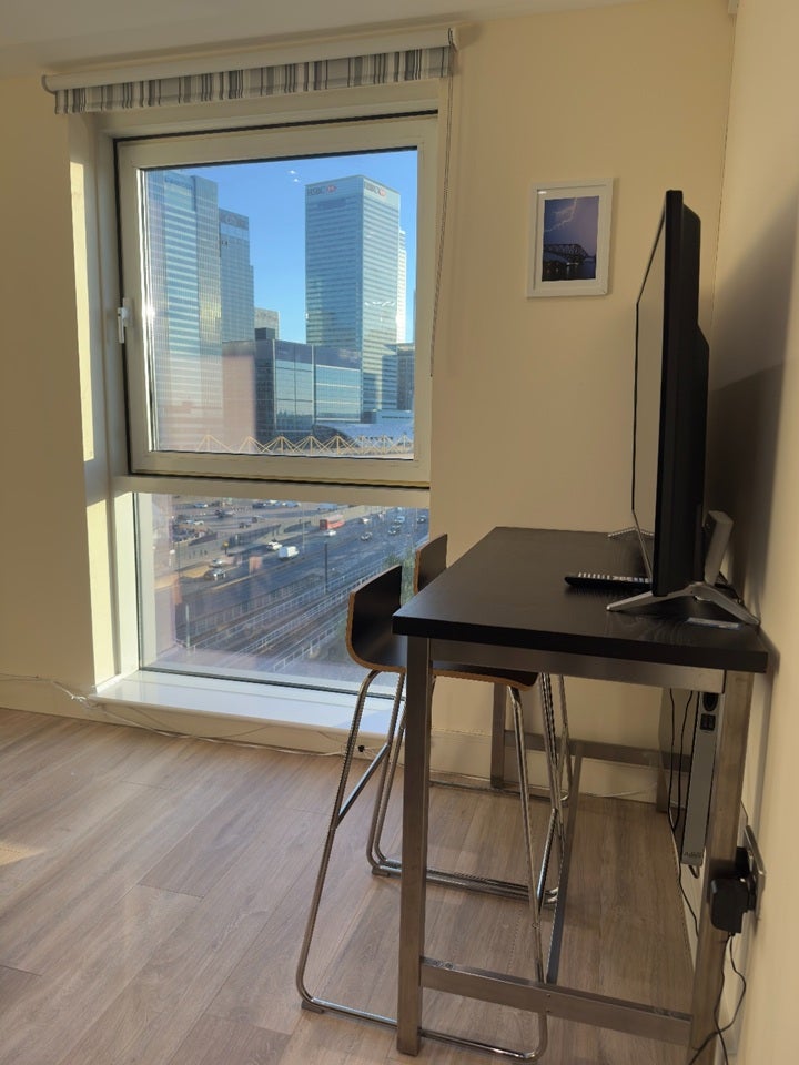 Flat Prestons Road in Greater London
