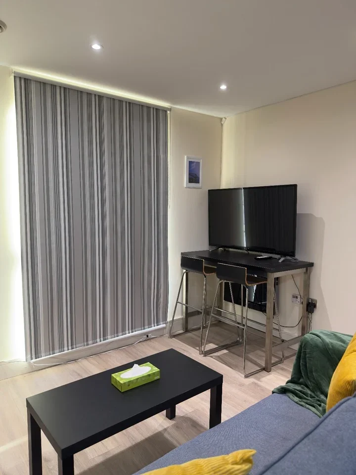 Flat Prestons Road in Greater London