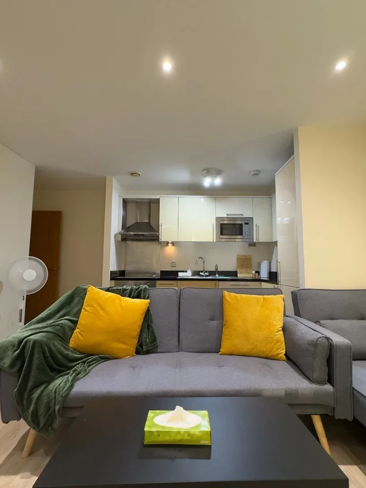Flat Prestons Road in Greater London