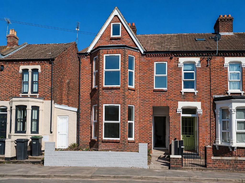 Room Avenue Road in Gosport