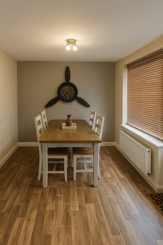Room Dulverton Green in Leeds