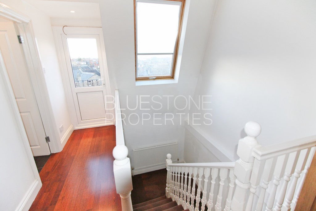 Flat Balham High Road in Greater London