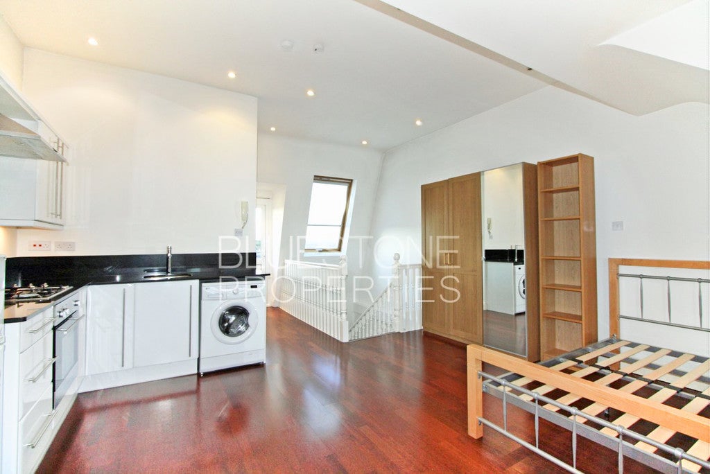 Flat Balham High Road in Greater London