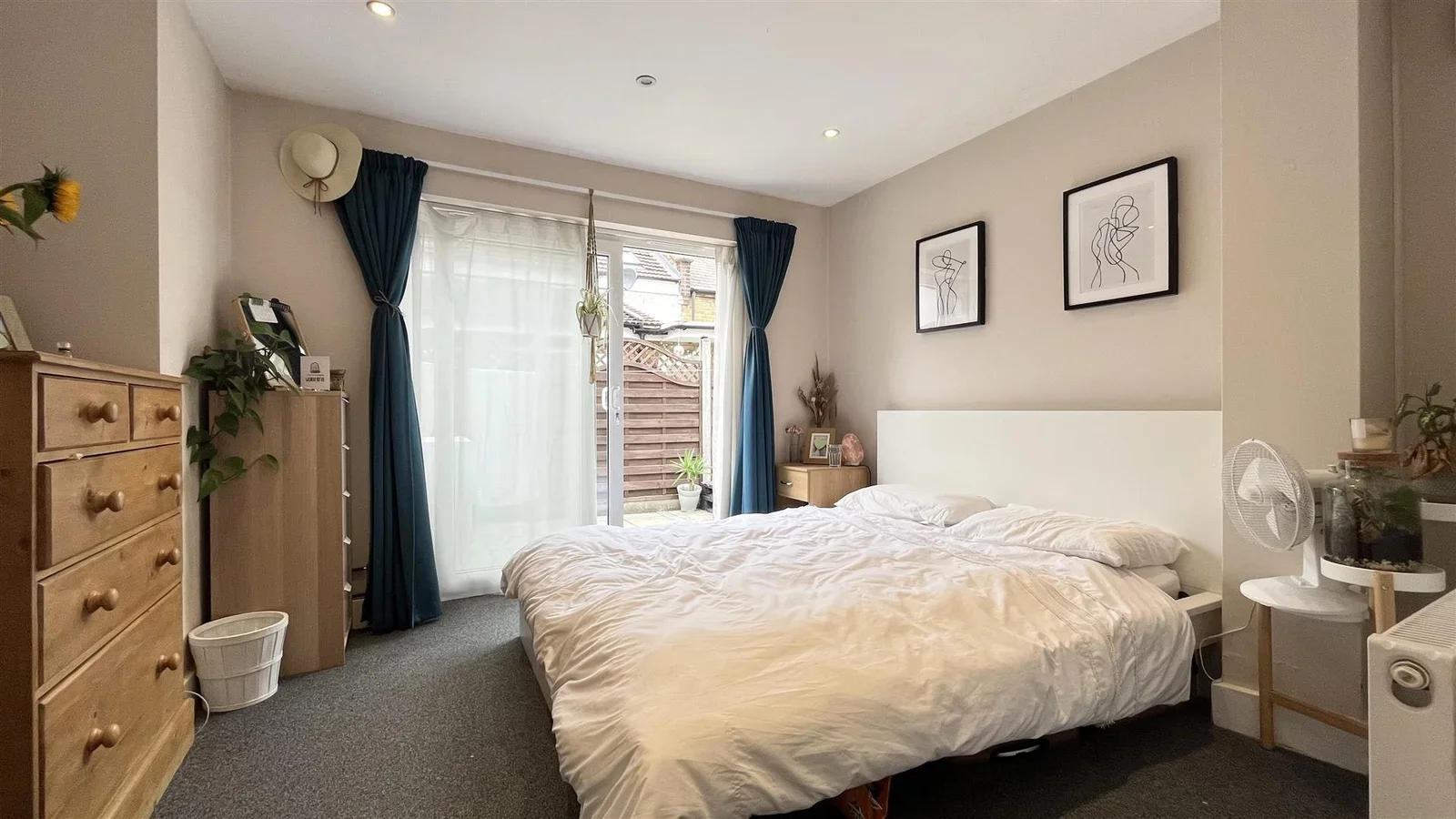 Flat Kohat Road in Greater London