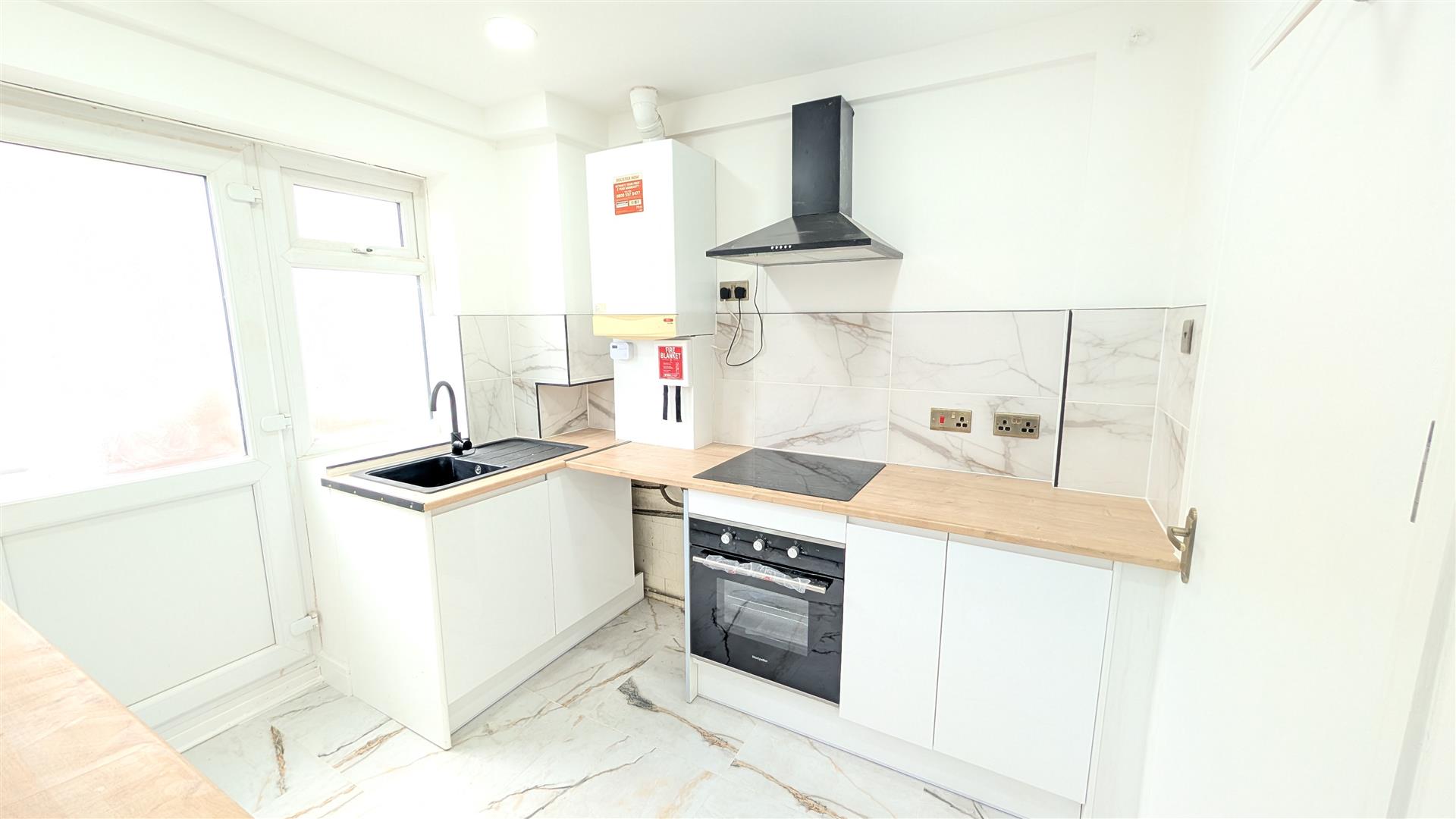 Flat Whitchurch Lane in Greater London