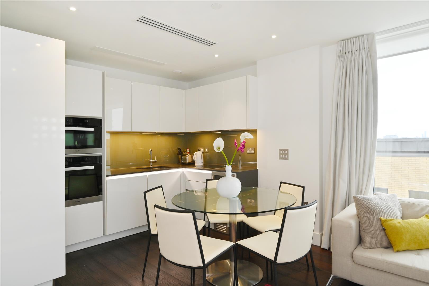 Flat Central Avenue in Greater London