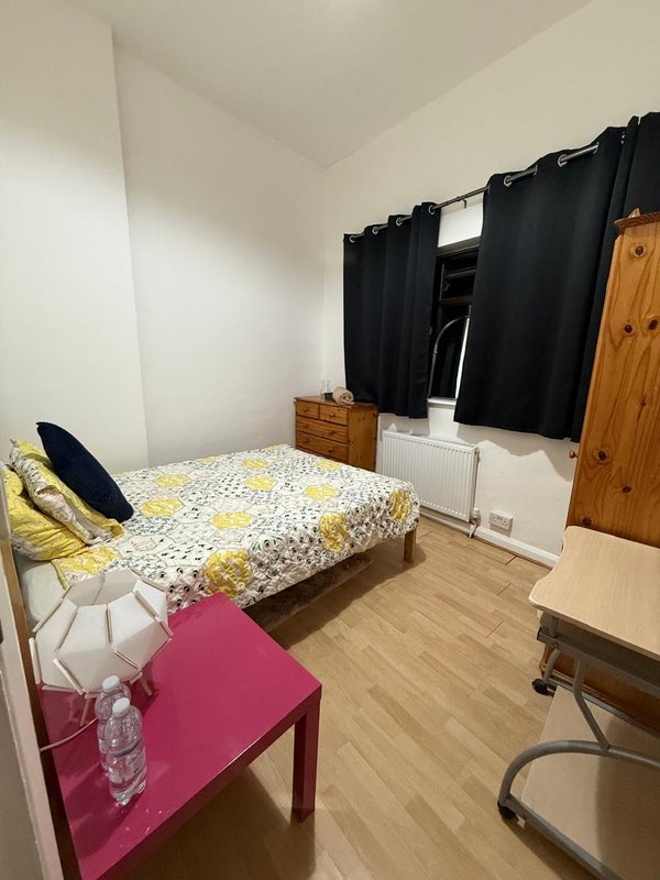 Room Wellspring Close in Greater London