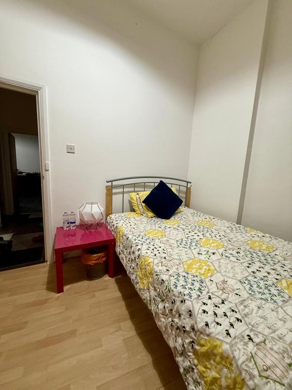 Room Wellspring Close in Greater London