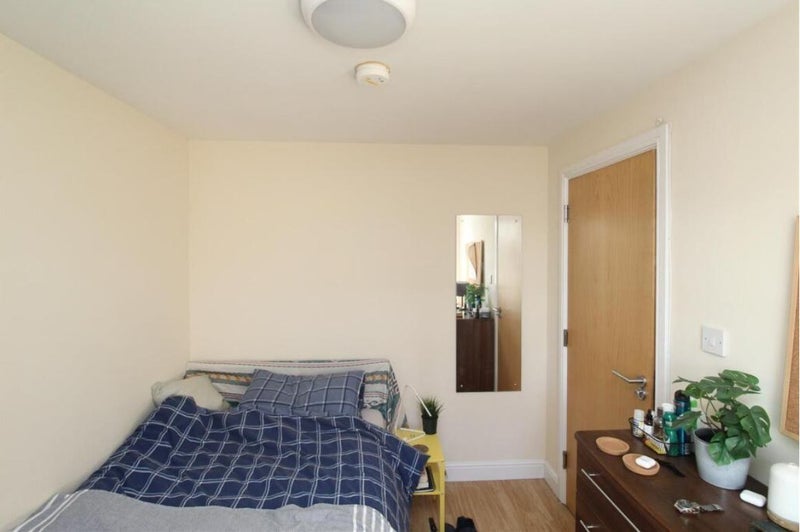 Room Norman Street in Cardiff