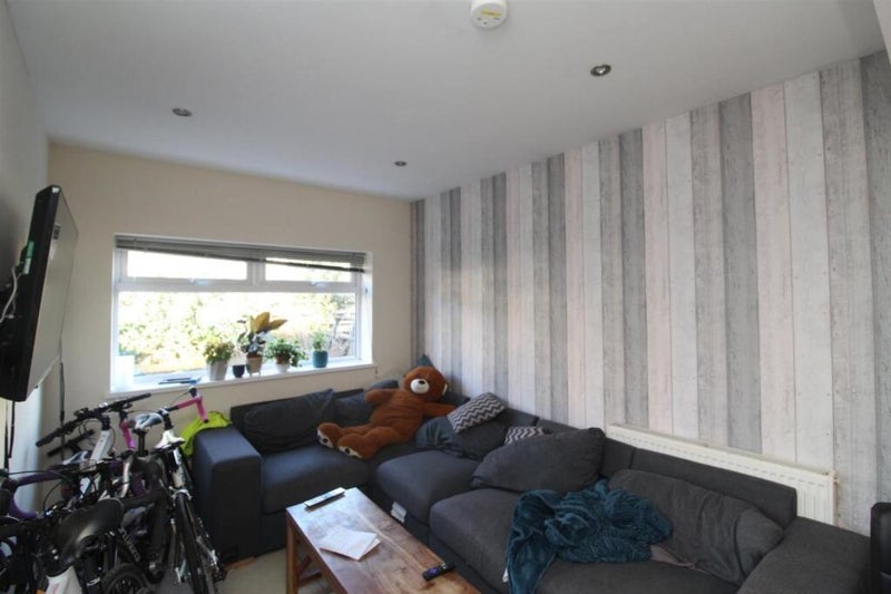 Room Norman Street in Cardiff